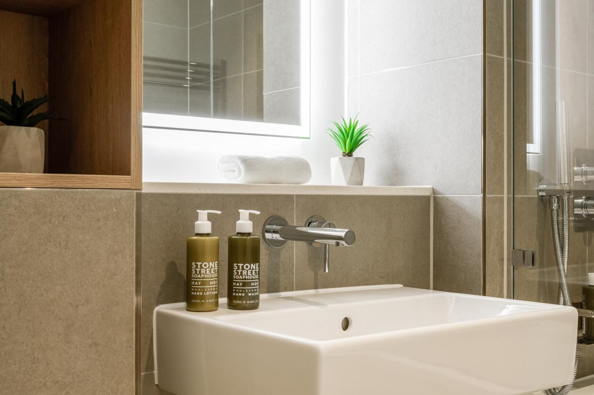 Urban Rest Battersea Apartments لندن المظهر الخارجي الصورة